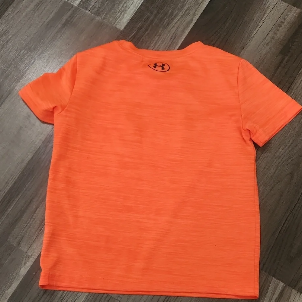 Under Armour Kids' Bright Orange Short Sleeve Shirt. Size 4 Worn Once - Picture 4 of 4
